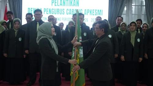 Bupati Sumedang Dony Ahmad Munir menghadiri langsung pelatikan pengurus Apkemsi Sumedang yang diketuai dr Cepy Tricahyadi oleh Ketua Apkemsi Jawa Barat drg Masayu Rubianti.Dok-Diskominfosanditik Sumedang