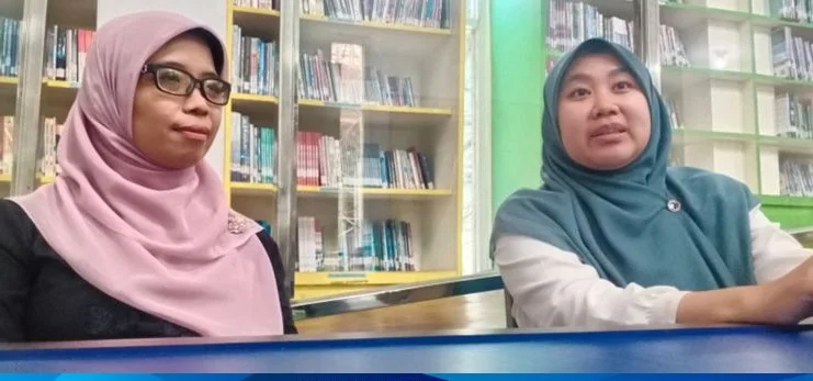 Fuji jeung Sevi, Dua Pustakawan Ngajaga Literasi di Garut