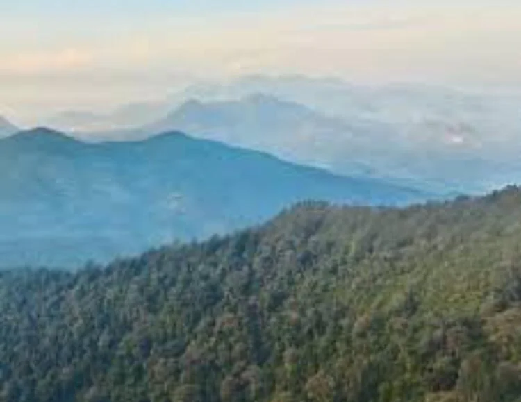 Gunung Buyung di Antara Deretan Gunung di Bandung