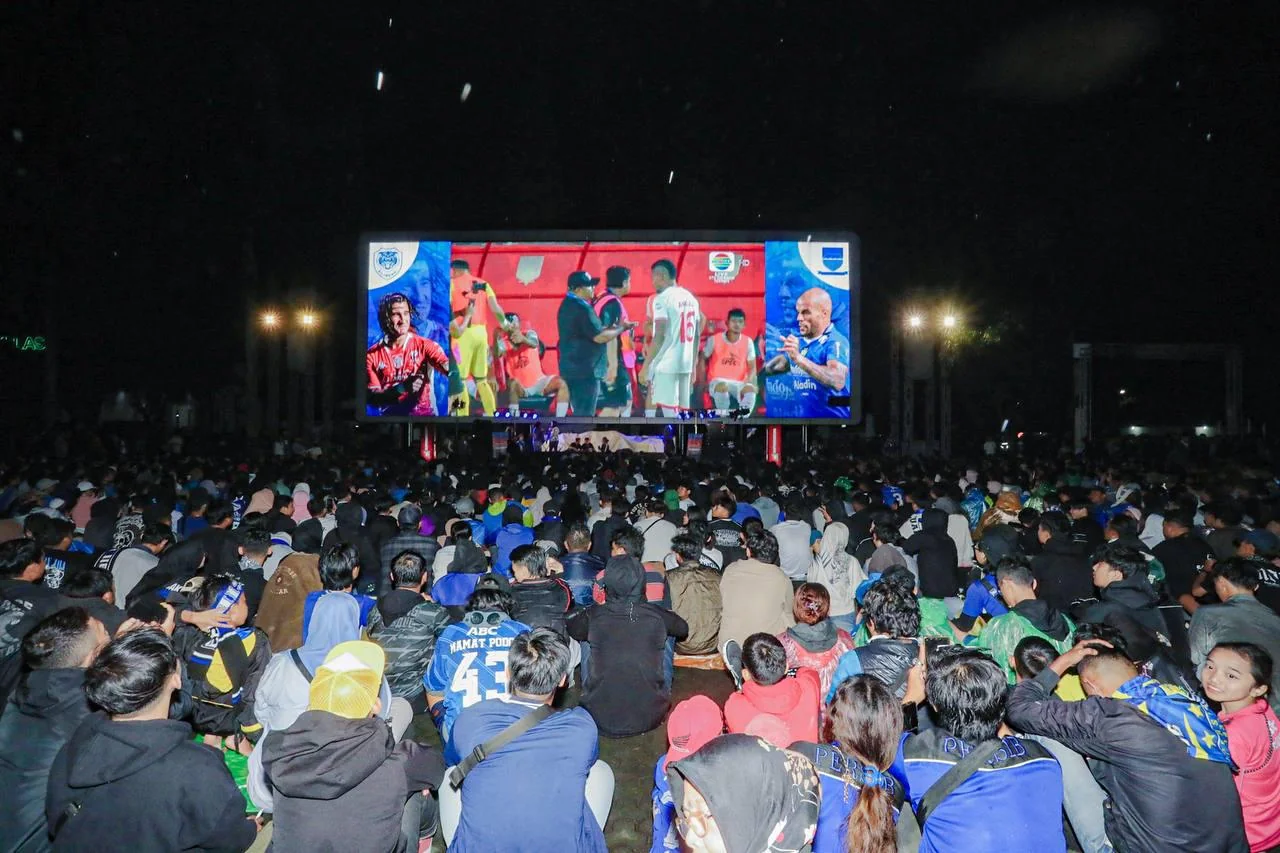 Pertandingan sarat gengsi antara Persib Bandung menghadapi Persija Jakarta pada pekan ke-32 Super League 2025/26 dipastikan kembali menyita perhatian publik sepak bola nasional.Dok-Diskominfo Kota Bandung