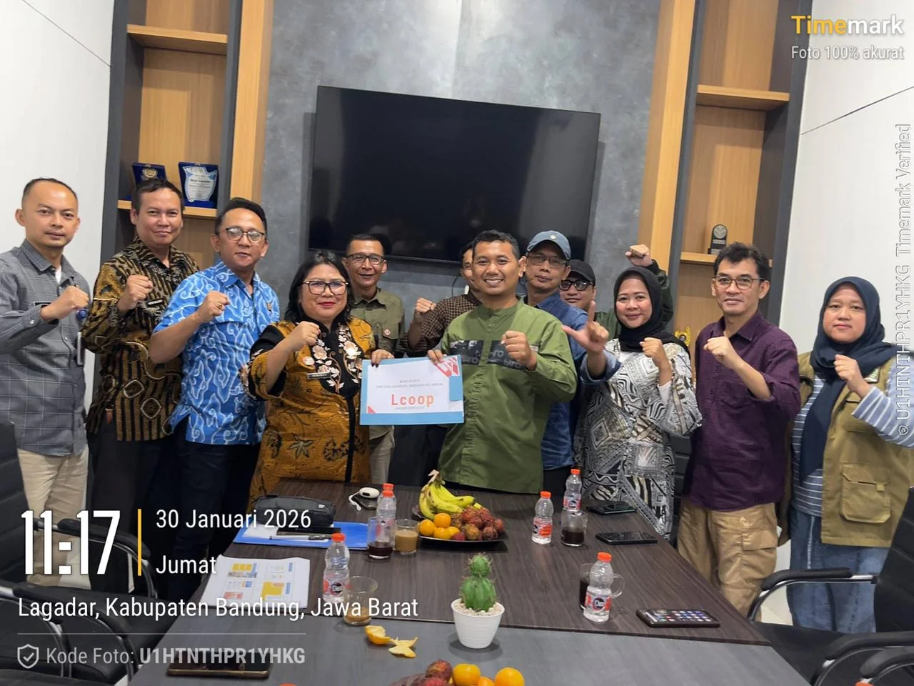 Kepala Divisi Pelayanan Hukum, Hemawati Br Pandia, didampingi Kepala Bidang Pelayanan Kekayaan Intelektual, Ery Kurniawan, beserta jajaran Bidang Pelayanan Kekayaan Intelektual.Dok-Humas Kemenkum Jabar