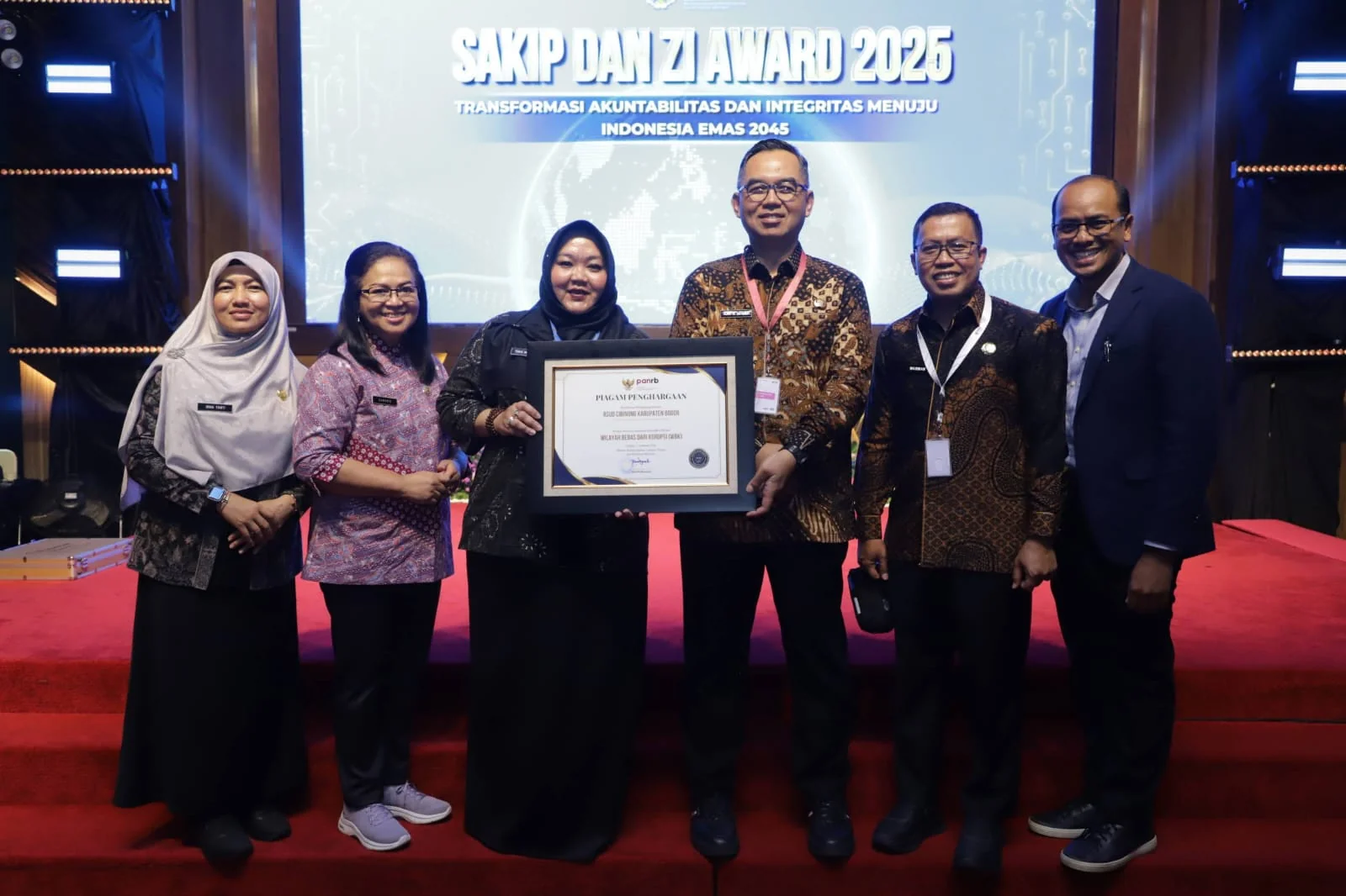 Menteri PANRB, Rini Widyantini. Hadir mewakili Bupati Bogor, Sekretaris Daerah (Sekda) Kabupaten Bogor, Ajat Rochmat Jatnika didampingi Direktur RSUD Bakti Pajajaran, dr.Yukie Meistisia A.Satoto beserta jajarannya.Dok-Diskominfo Kab Bogor
