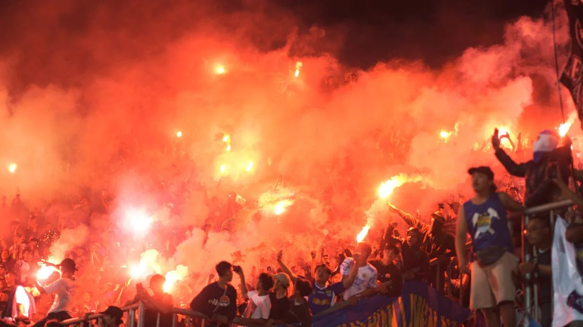 RATUSAN JUTA MELAYANG!! Gara-gara Suporter, Persib Terancam Sanksi Lagi