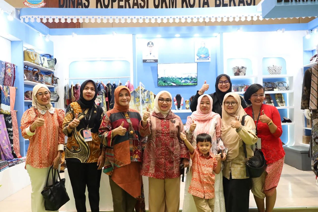 Ketua Dewan Kerajinan Nasional Daerah Kota Bekasi Wiwiek Hargono Tri Adhianto menghadiri acara pembukaan pameran kerajinan terbesar di Indonesia, INACRAFT 2026.Dok-Diskominfostandi Kota Bekasi