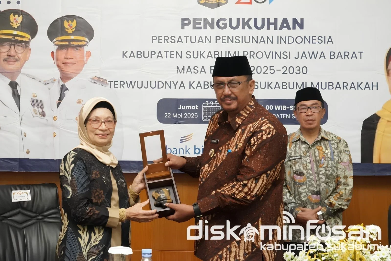 Bupati Sukabumi, Asep Japar, mengukuhkan Pengurus Persatuan Pensiunan Indonesia (PPI) Kabupaten Sukabumi Masa Bakti 2025–2030 di Pendopo Sukabumi, Jumat (22/5/2026).Dok- Bid IKP/Diskominfosan