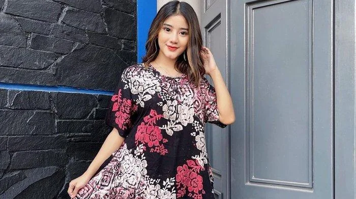 Daster kini naik kelas dan menjadi item fesyen populer dan banyak dipakai para figur publik dan selebritas.