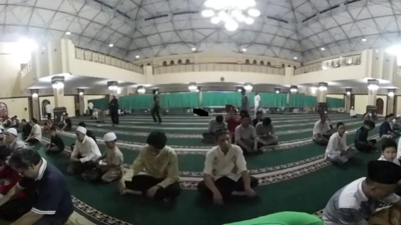 Suasana tarawih di Masjid Agung Kota Cimahi