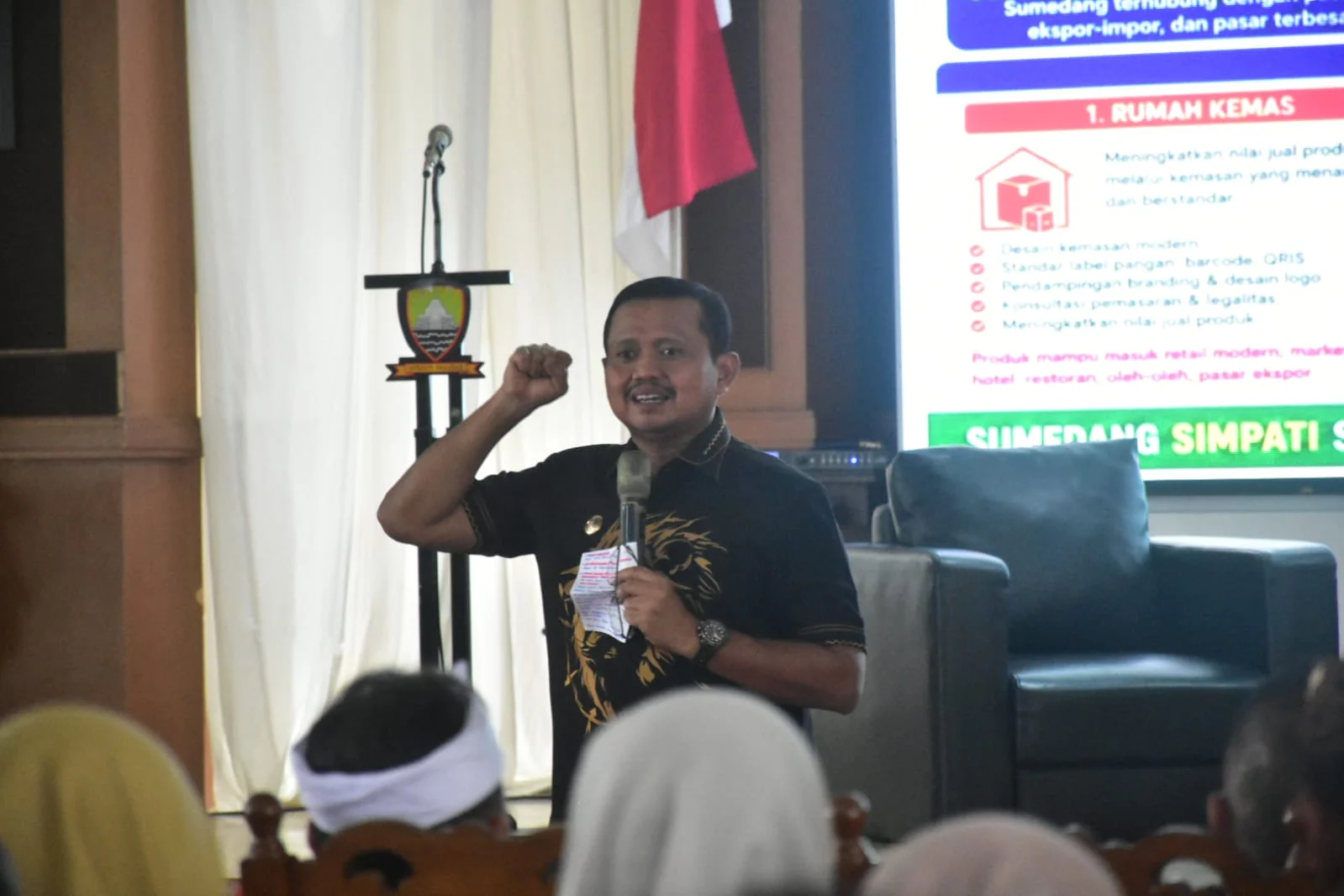 Dony Ahmad Munir di Forum Diskusi Ekonomi Regional Jawa Barat bertema "Membangun Ekonomi Digital Berbasis Budaya dan Kearifan Lokal" di Aula Tampomas, Pusat Pemerintahan Sumedang.Dok-Diskominfosanditik Sumedang