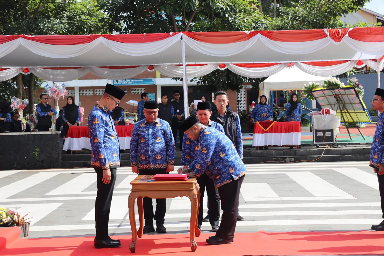 Wali Kota Sukabumi Ayep Zaki melantik sebanyak 1.827 Pegawai Pemerintah Dengan Perjanjian Kerja (P3K) Paruh Waktu.Ist