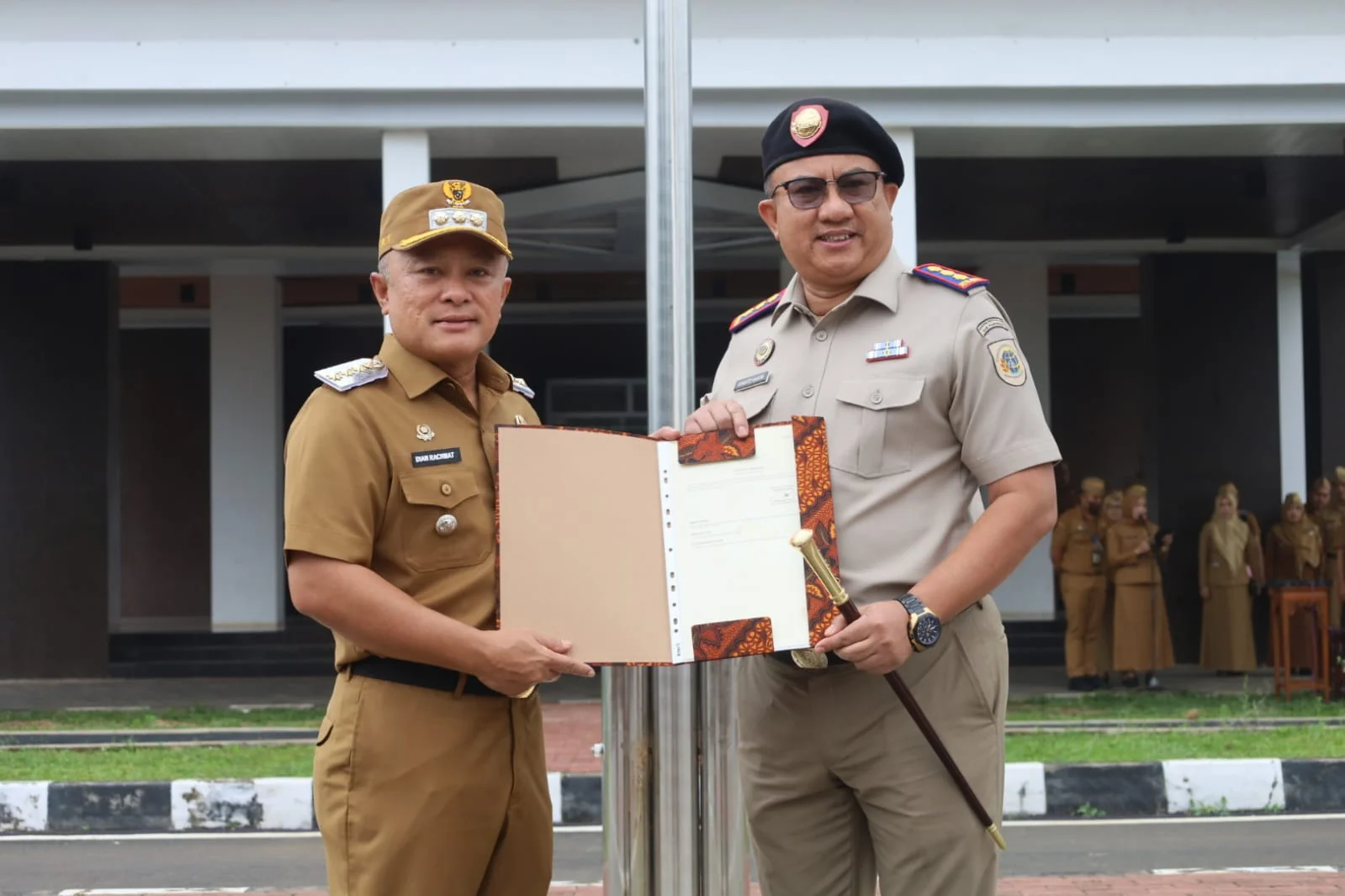 Bupati Kuningan Dr. H. Dian Rachmat Yanuar, M.Si. menyampaikan apresiasi kepada Badan Pertanahan Nasional (BPN) atas penyerahan sertifikat hak pakai kepada Pemerintah Daerah.Dok-IKP/Diskominfo Kuningan