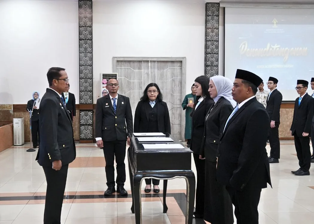 Kakanwil Kemenkum Jabar, Asep Sutandar, memimpin langsung jalannya prosesi upacara sakral tersebut.Dok-Humas Kemenkum Jabar