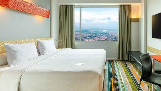 Ulang Tahun ke-15, Hotel  Harris Hadirkan Promo Spesial