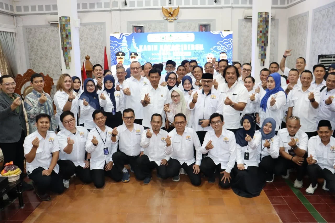Wali Kota Cirebon, Effendi Edo, serta Ketua Umum KADIN Provinsi Jawa Barat, Almer Faiq Rusydi, bersama jajaran pengurus dan pelaku usaha.Dok-Devi Triya Andriyani