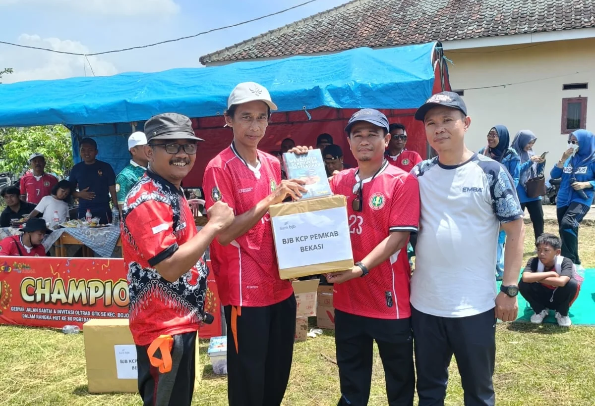 Persatuan Guru Republik Indonesia (PGRI) Cabang Bojongmangu menggelar kegiatan Jalan Sehat dan Invitasi Olahraga Tradisional yang berlangsung di Lapangan Galang Kud Desa Sukamukti, Kecamatan Bojongmangu, pada Sabtu (22/11/2025).Ist
