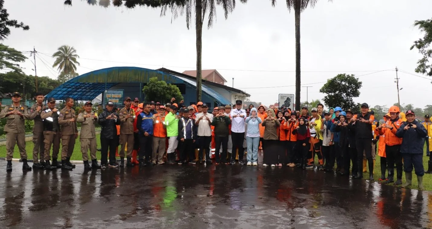 Wakil Wali Kota Sukabumi Bobby Maulana yang bertindak sebagai pembina apel.Ist