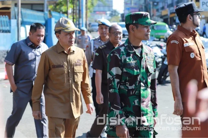 Sekretaris Daerah Kabupaten Sukabumi, Ade Suryaman, menghadiri Apel Siap Siaga Bencana Alam yang digelar di Alun-alun Sukabumi.Ist