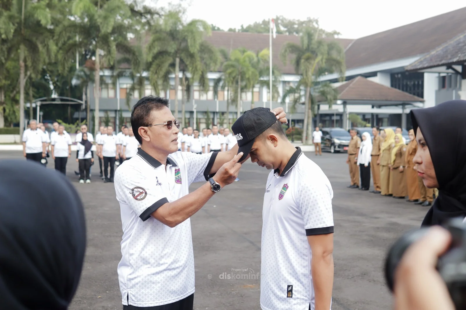 Bupati Ciamis, Herdiat Sunarya, secara resmi melepas keberangkatan kontingen.Ist