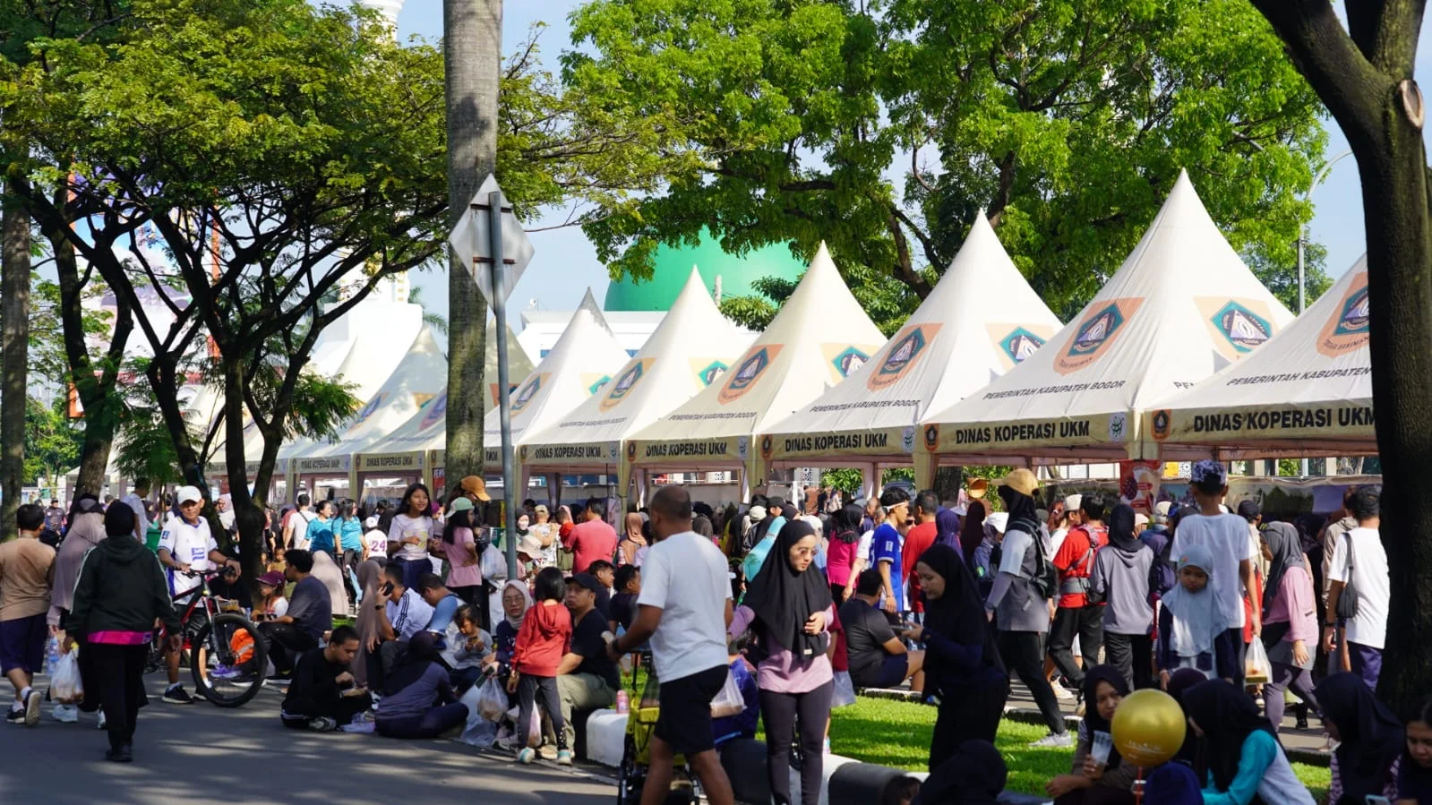 Bupati Bogor, Rudy Susmanto kembali menggelar kegiatan Car Free Day (CFD) di kawasan Jalan Tegar Beriman kembali dipadati masyarakat pada Minggu pagi (5/4/2026).Dok-Diskominfo Kab Bogor