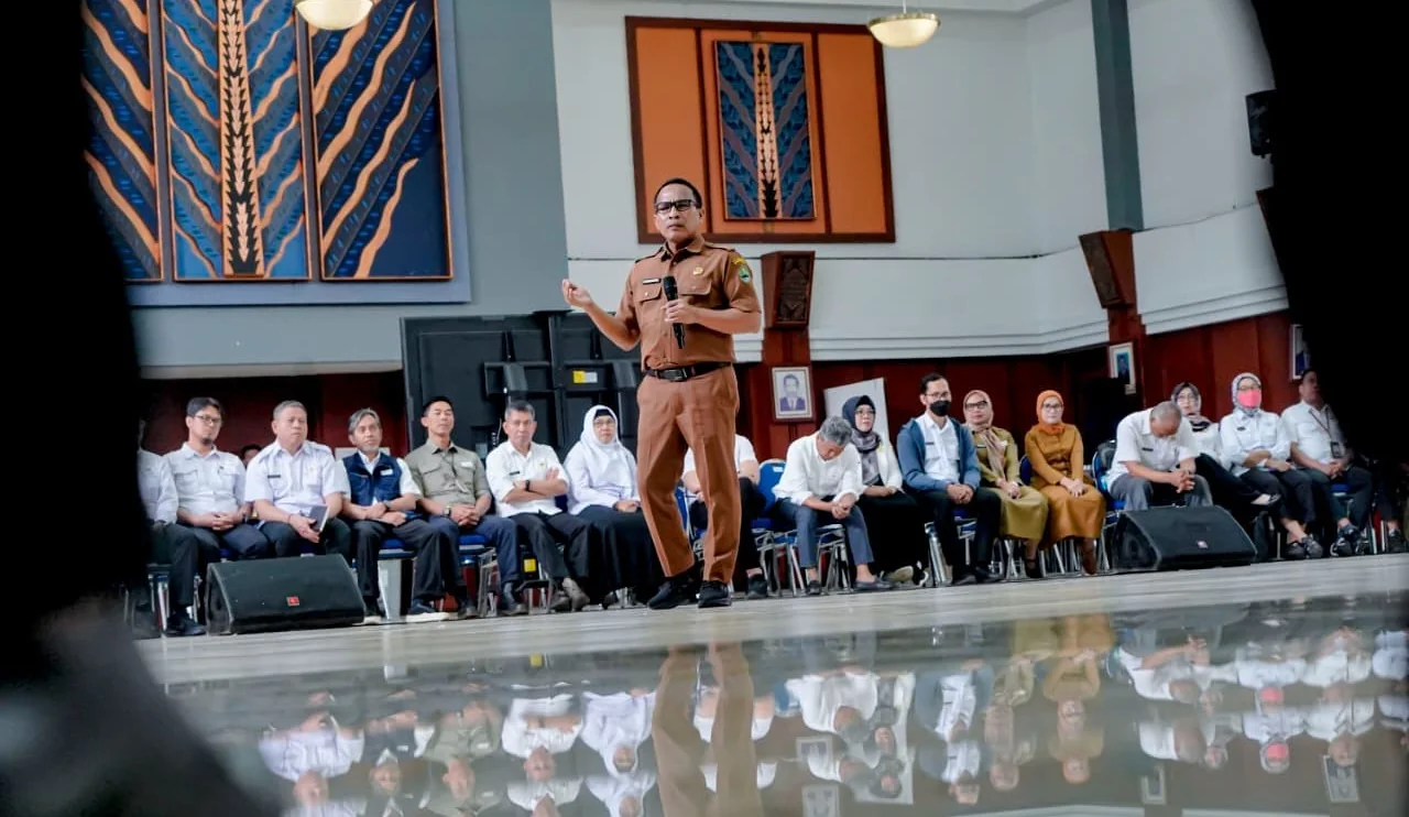 Kadisdik Jabar, Purwanto