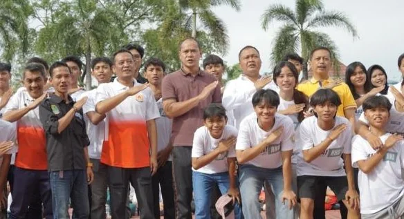 Wakil Bupati Karawang H. Maslani, Lepas 40 Atlet Futsal Untuk Ajang BK Porprov 2025.Ist