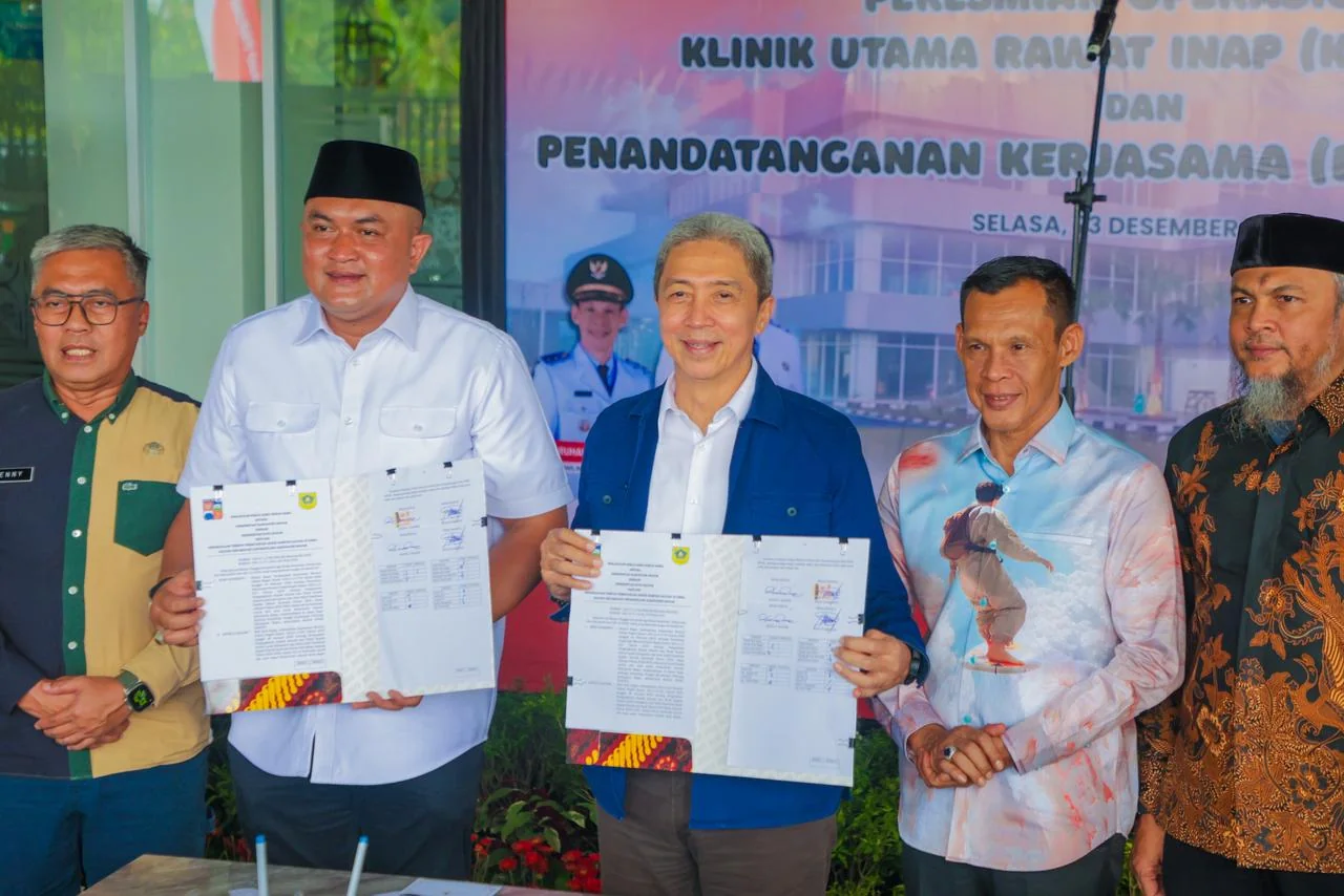 Penandatanganan dilakukan oleh Wali Kota Bogor, Dedie A. Rachim bersama Bupati Bogor, Rudy Susmanto di Halaman Klinik Utama Rawat Inap Parung.Ist