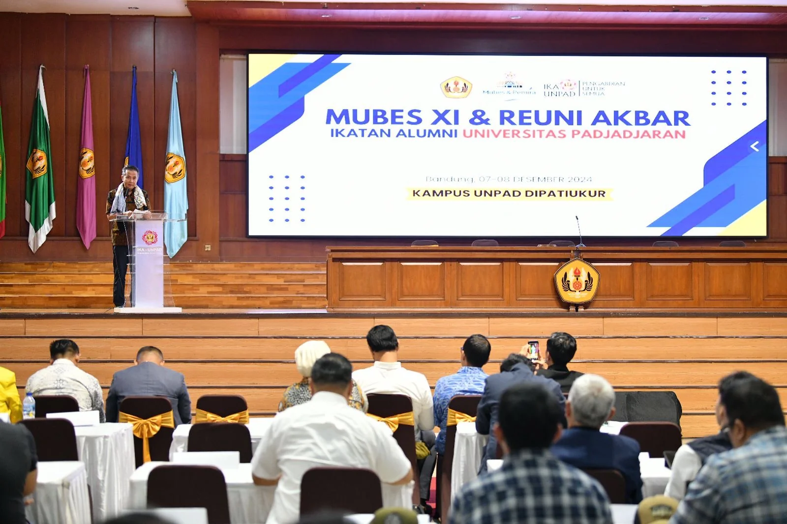 Pj Gubernur Jabar Bey Machmudin membuka Musyawarah Besar Ikatan Alumni Universitas Padjadjaran XI di Aula Graha Sanusi Unpad, Kota Bandung, Sabtu (7/12/2024).