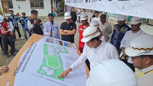 Bupati Sumedang Dony Ahmad Munir meninjau langsung lokasi pembangunan Sekolah Rakyat (SR) Sumedang di Desa Keboncau, Kecamatan Ujungjaya.Dok-Diskomimfosanditik Sumedang