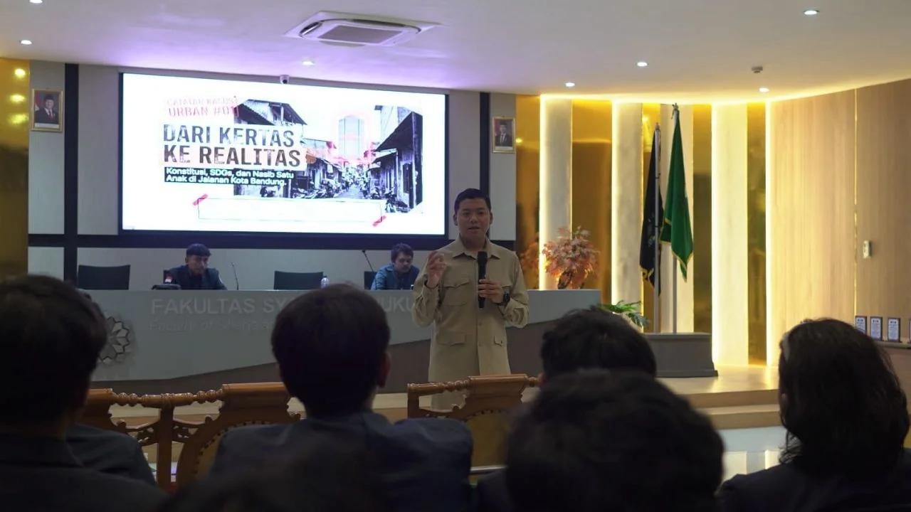 Sekretaris Komisi I DPRD Kota Bandung, Susanto Triyogo Adiputro mengisi materi pada  Simposium Nasional DEMA Fakultas Syariah dan Hukum (FSH)UIN Sunan Gunung Djati Bandung.Dok-Rio/Humpro DPRD Kota Bandung.