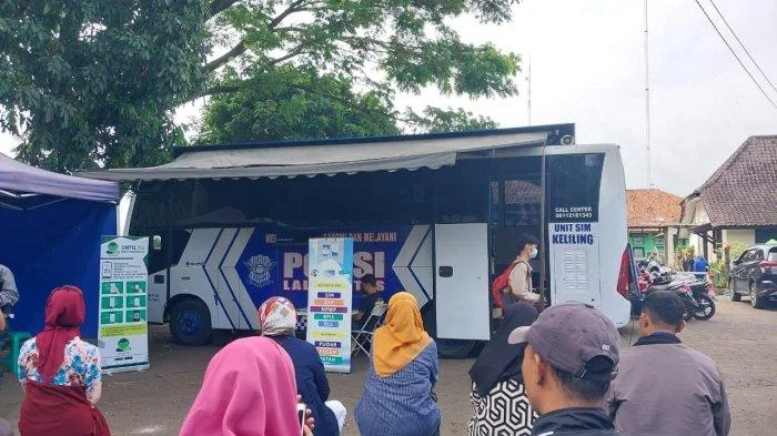 Layanan mobil SIM keliling.