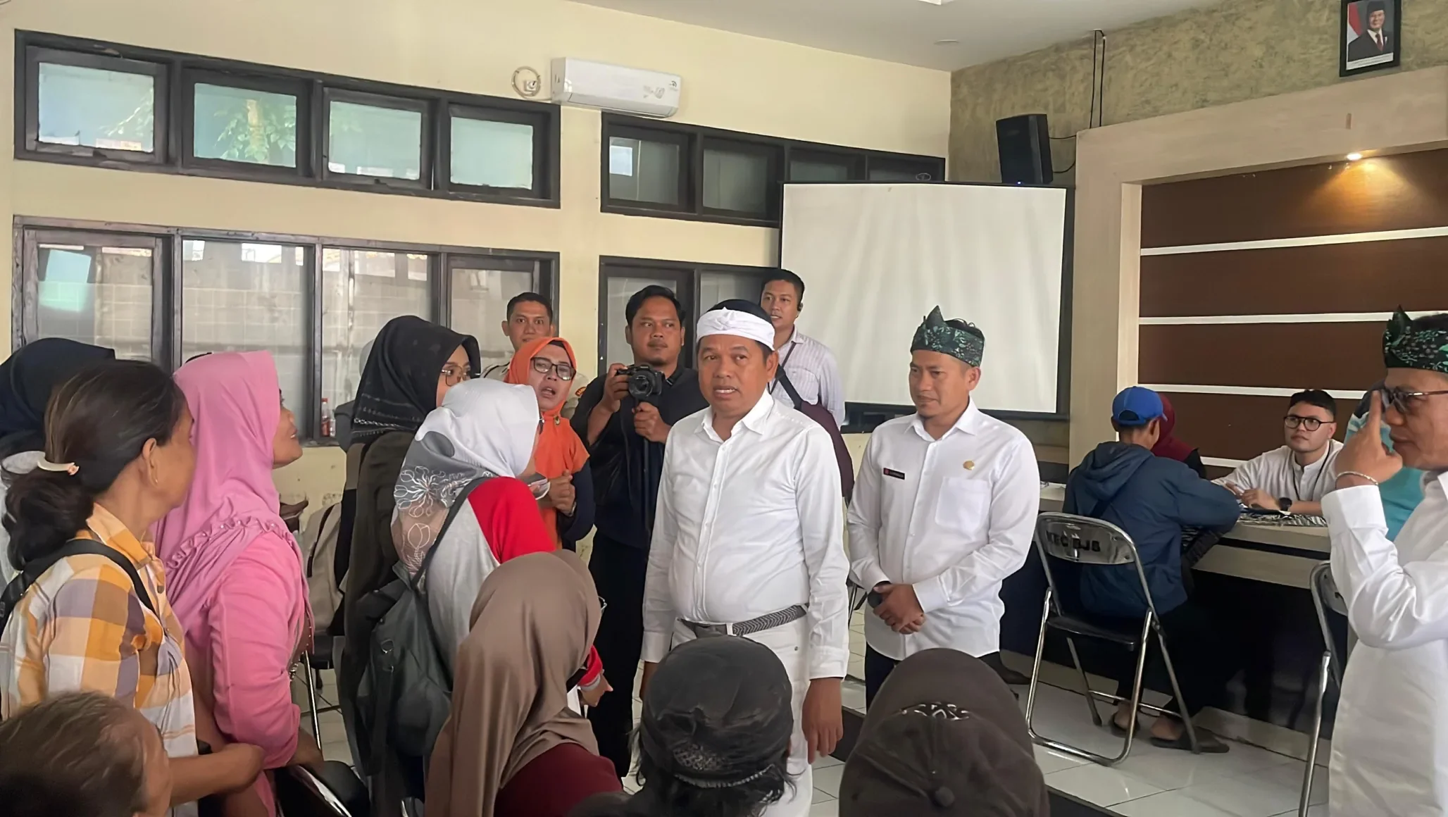 Dedi Mulyadi Siap Relokasi Besar-besaran Warga Bantaran Sungai