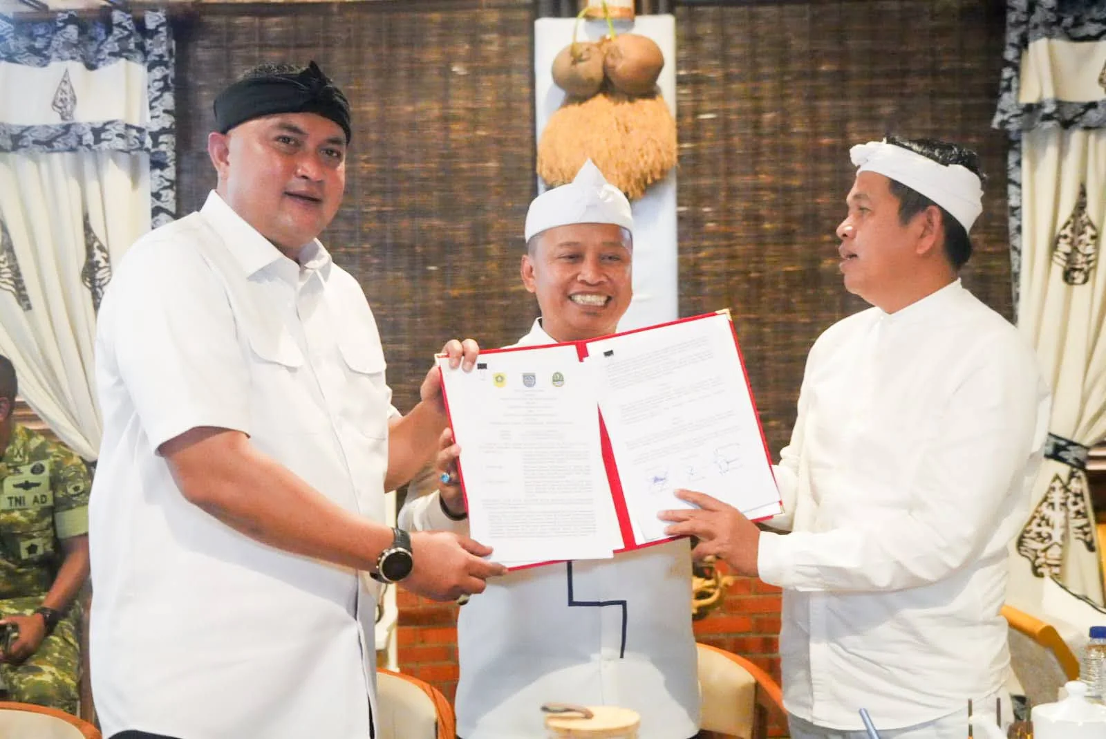 Bupati Bogor, Rudy Susmanto, menghadiri rapat bersama para bupati dan wali kota se-Provinsi Jawa Barat yang dipimpin langsung oleh Gubernur Jawa Barat, Kang Dedi Mulyadi (KDM).Dok-Diskomonfo Kab Bogor