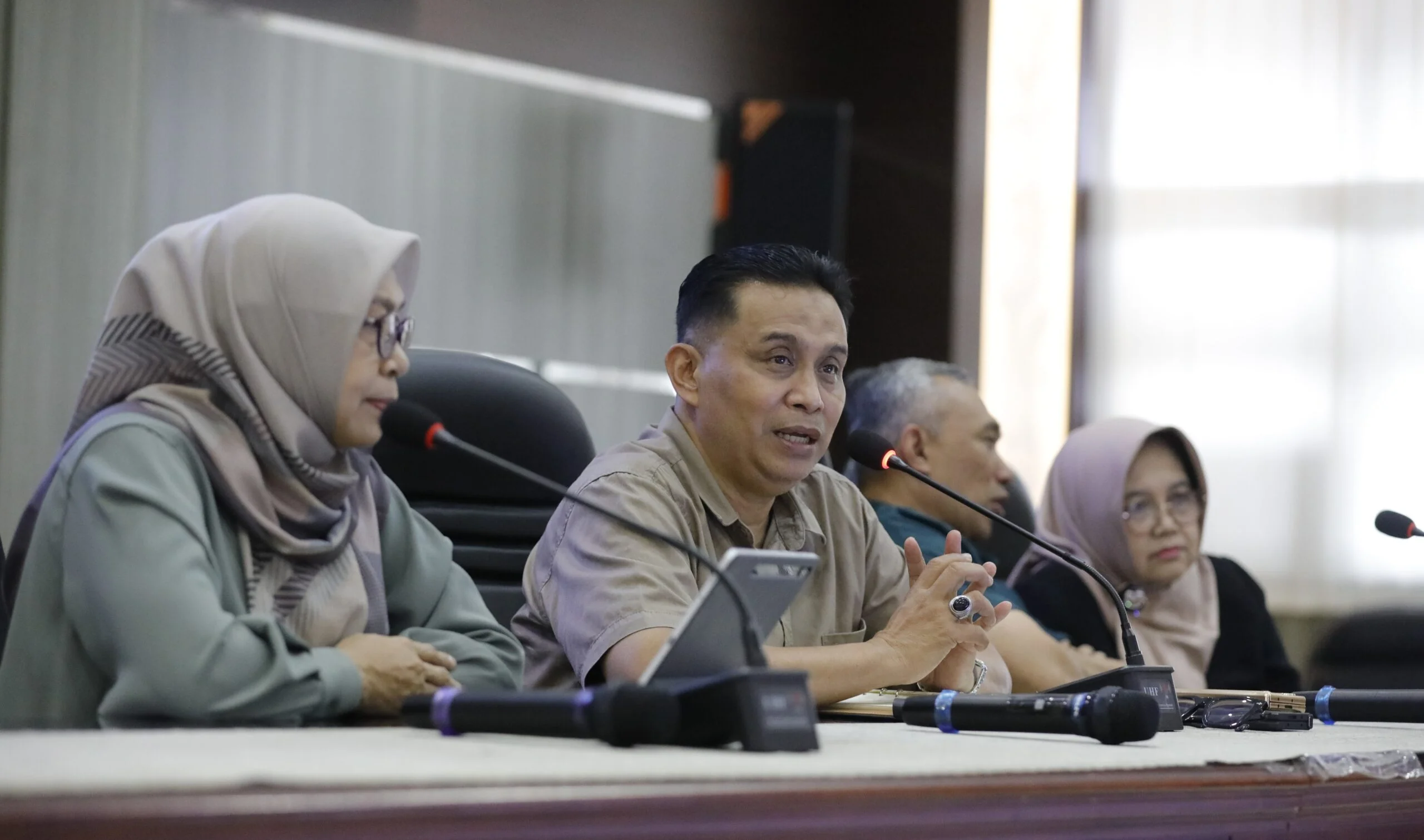 Sekretaris Dinas Pendidikan (Sekdisdik) Jabar, Deden Saepul Hidayat menekankan pentingnya memahami regulasi dan petunjuk teknis yang menjadi dasar pelaksanaan SPMB. Dok-Nizar Humas Disdik Jabar