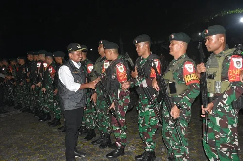 Bupati Sumedang Dony Ahmad Munir selaku inspektur upacara di Markas Yonif 301/PKS Citimun Cimalaka.Dok-Diskominfosanditik Sumedang