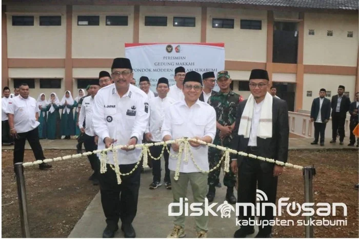 Menko PM Muhaimin Iskandar didampingi Bupati Sukabumi Asep Japar dan Wakil Andreas meresmikan Gedung Makkah dan Gedung Smart Education Center di Pondok Modern Assalam Puteri, Kecamatan Warungkiara.Ist
