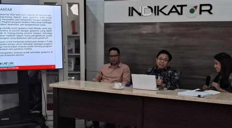 Indikator Politik mengungkap angka indeks kepuasan siswa bermasalah ke barak militer disetujui mayoritas warga Jawa Barat.