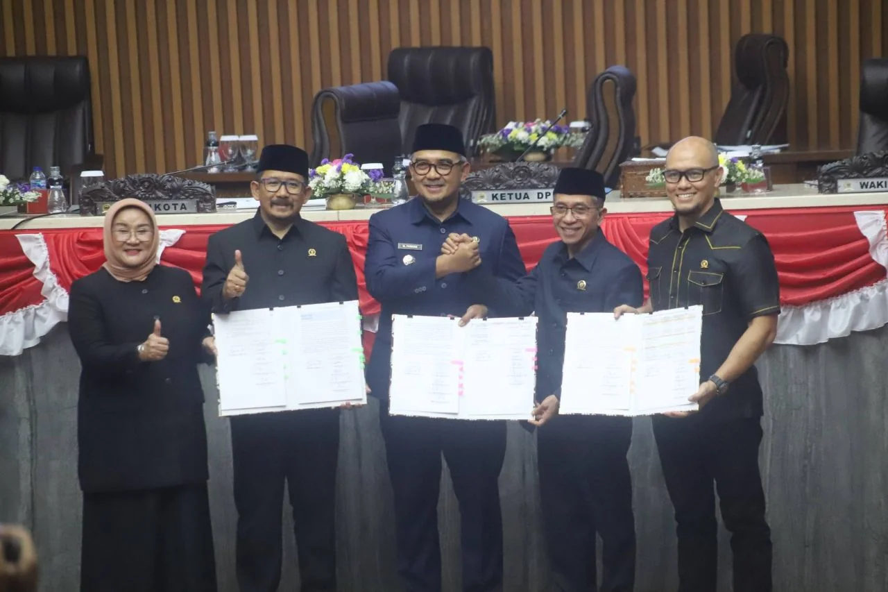 Pimpinan DPRD dan Wali Kota Bandung sepakati sejumlah keputusan, di Rapat Paripurna DPRD Kota Bandung, Senin, 31 Agustus 2026.Dok-Indra/Humpro DPRD Kota Bandung.
