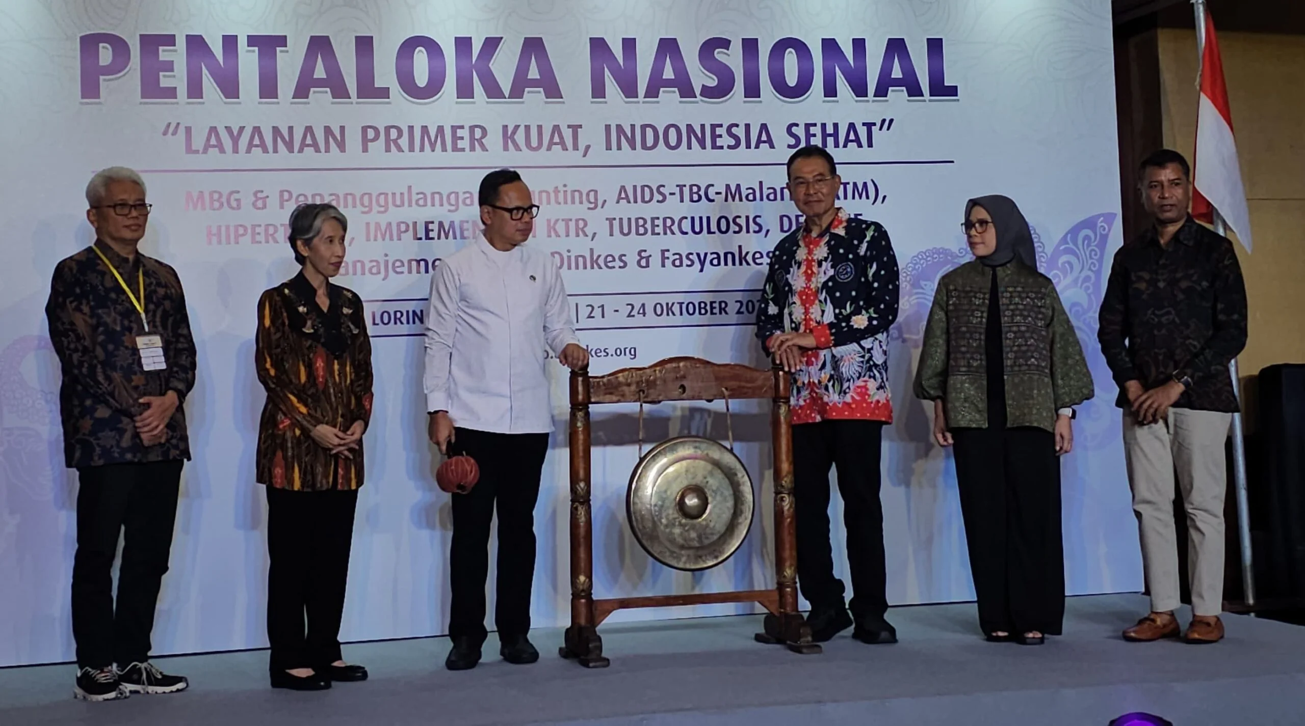 Wakil Menteri Dalam Negeri Bima Arya Sugiarto, membuka secara resmi Pentaloka Nasional yang dilaksanakan ADINKES di Lorin Hotel, Solo, Jawa Tengah, Selasa, 21 Oktober 2025.