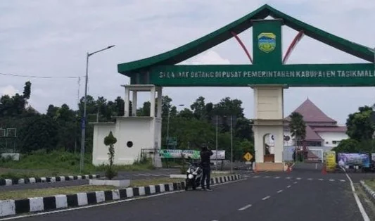 Pemkab Tasikmalaya memangkas anggaran sekitar Rp 80 miliar dari APBD 2025.