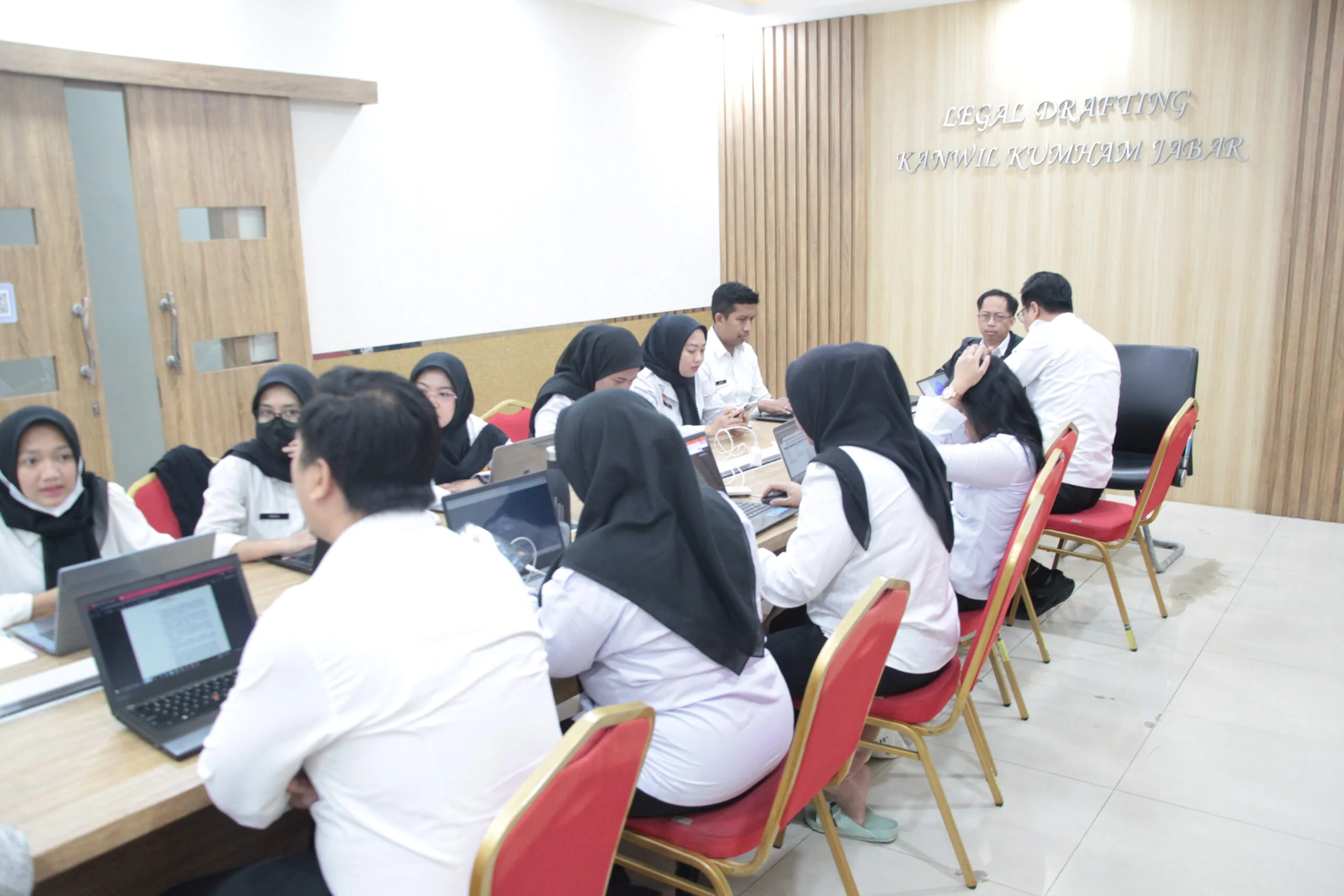 Direktorat Jenderal Peraturan Perundang-undangan (Ditjen PP) Kementerian Hukum Republik Indonesia menyelenggarakan kegiatan webinar strategis.Dok-Humas Kemenkum Jabar