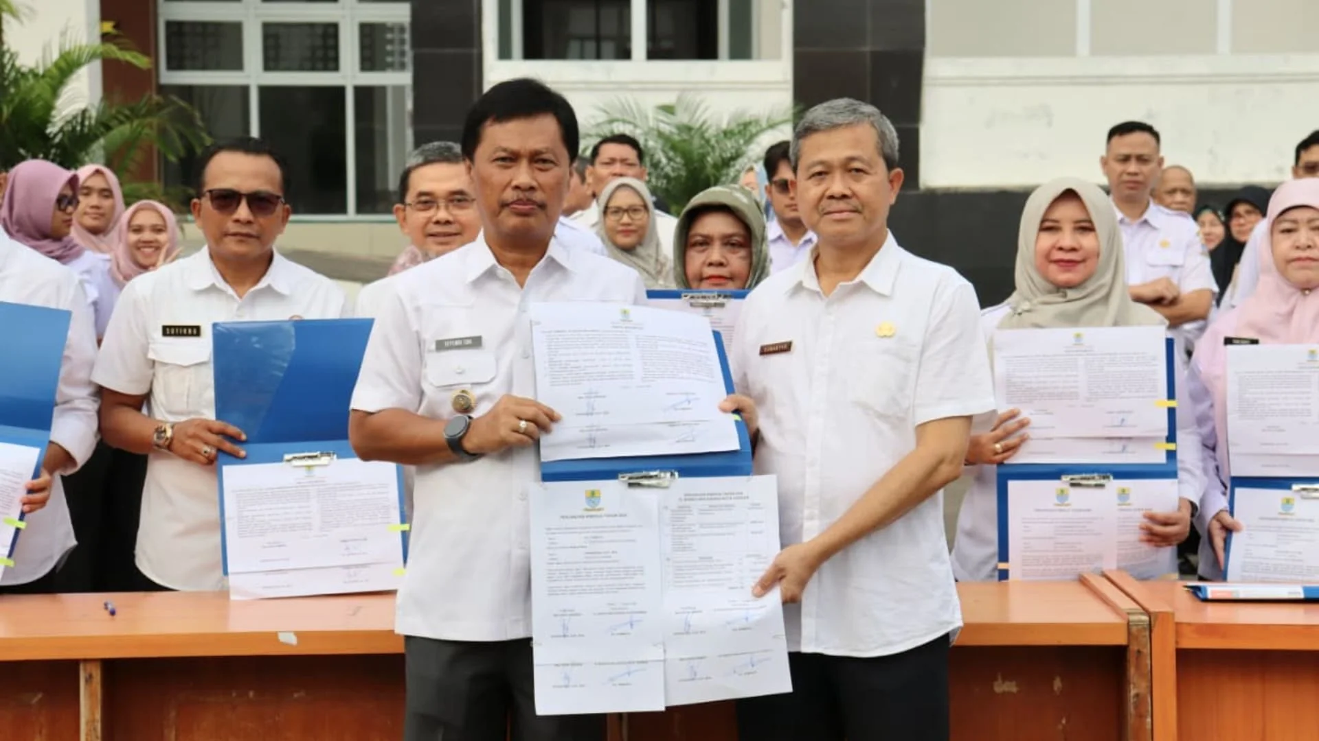 Wali Kota Cirebon, Effendi Edo, menegaskan bahwa penandatanganan Pakta Integritas dan Perjanjian Kinerja tahun 2026 bukan sekadar penggugur kewajiban administratif di awal tahun. Dok-Devi Triya Andriyani