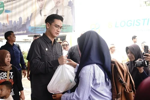 Wakil Bupati Sumedang M Fajar Aldila memantau OPADI di Aula Kantor Kecamatan Sumedang Selatan.Diskomimfosanditik