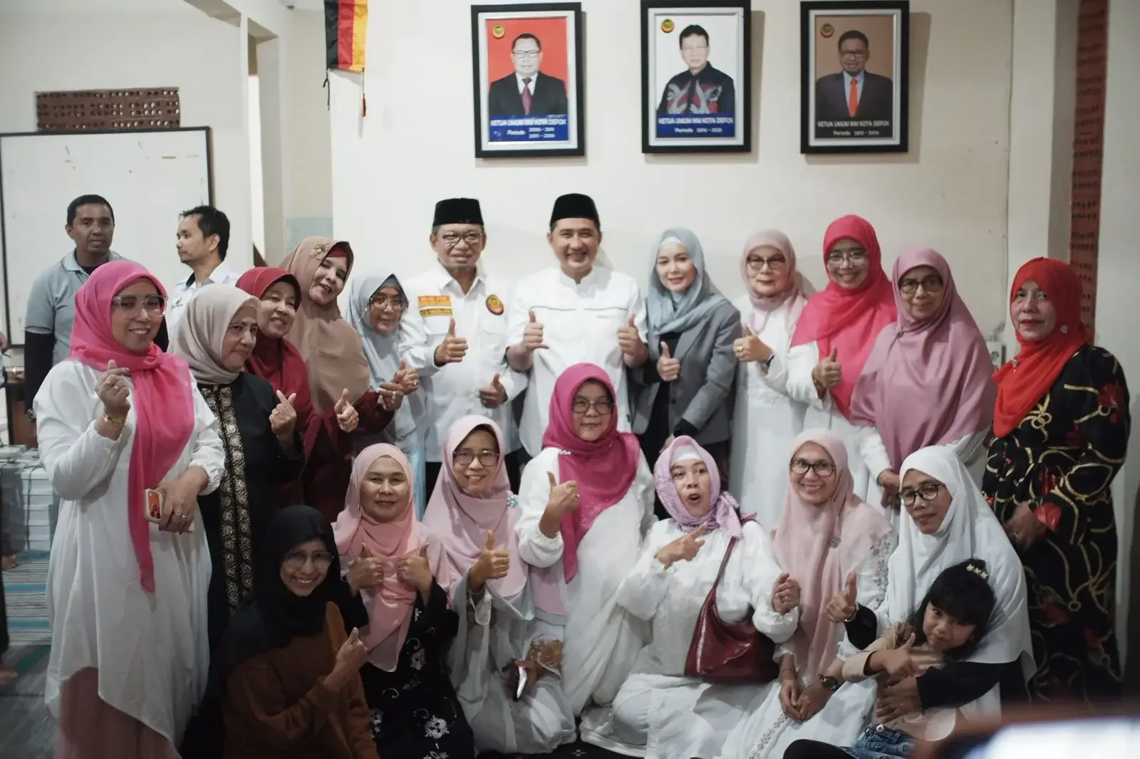 Wakil Wali Kota Depok Chandra Rahmansyah bersama istri Lina Novita saat berbuka bersama dengan IKM, (Foto: Diskominfo Depok).