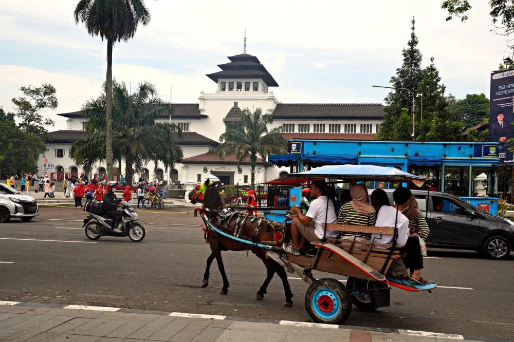 Selama Libur Nataru, Angkot-Delman-Becak Dilarang Beroperasi