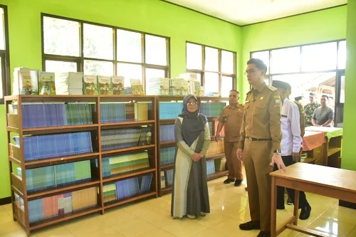 Wakil Bupati Sumedang M Fajar Aldila mengunjungi SMP Negeri 1 Cibugel.Ist