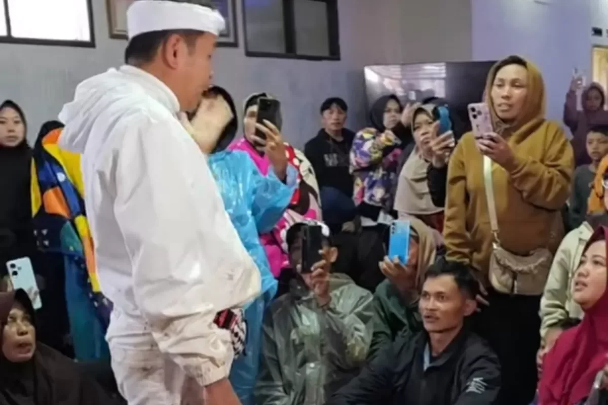 Dedi Mulyadi Bertemu Korban Longsor Cisarua, Janjikan Bantuan Rp 10 Juta per KK