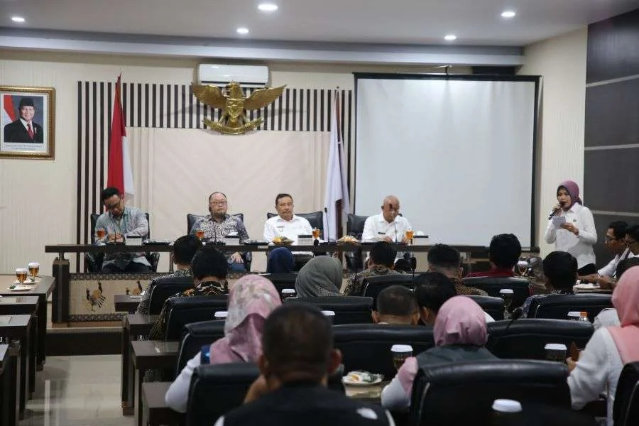 Pj Bupati Garut Barnas Adjidin menghadiri acara Entry Meeting bersama Badan Pemeriksa Keuangan.(Dok-int)