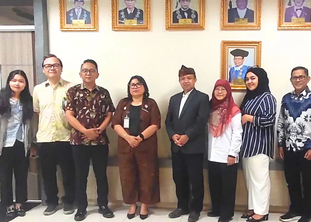Kepala Divisi Pelayanan Hukum, Hemawati BR Pandia, dan didampingi Kepala Bidang Pelayanan Kekayaan Intelektual, Ery Kurniawan.Ist