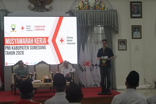 Palang Merah Indonesia (PMI) Kabupaten Sumedang menggelar Musyawarah Kerja (Musker) Tahun 2026 yang dibuka Wakil Bupati Sumedang M. Fajar Aldila di Gedung Negara Sumedang.Dok-Diskomimfosanditik Sumedang