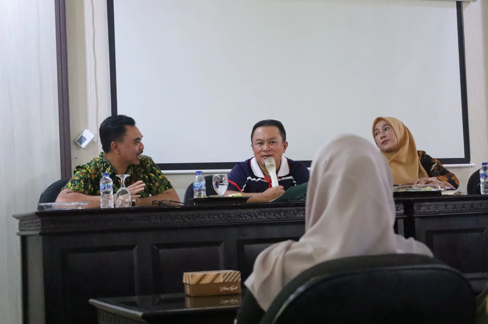 Bupati Kuningan, Dian Rachmat Yanuar, saat menghadiri Rapat Koordinasi Sinergitas Harmonisasi Ketenagakerjaan bersama para pengusaha dan perwakilan perusahaan di Aula Graha Wisesa Disnakertrans Kuningan.Dok-Diskominfo Kuningan