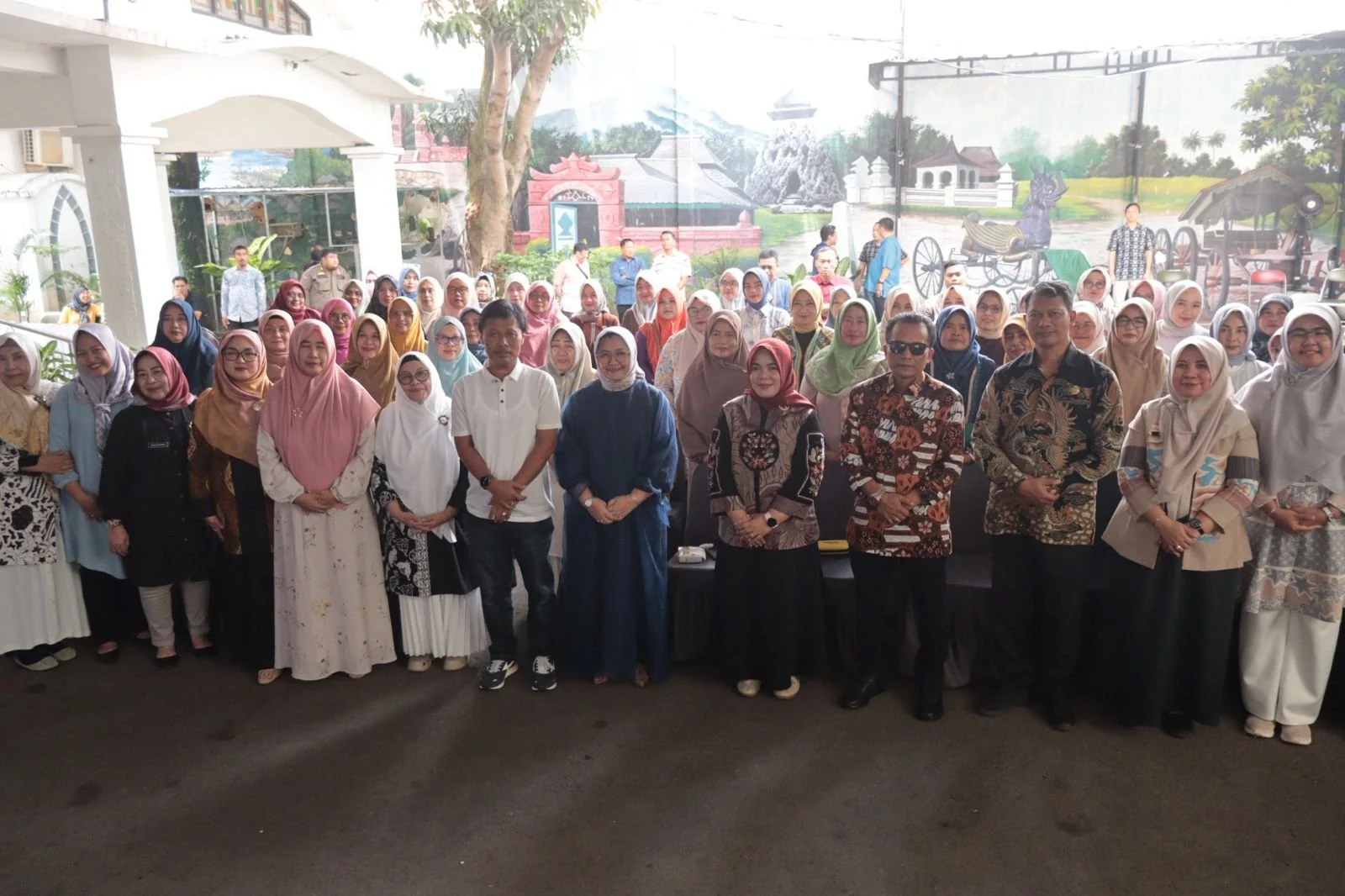 Wali Kota Cirebon, Effendi Edo, dalam arahannya menekankan bahwa esensi dari kinerjanya Bersama Wakil Wali Kota Cirebon, Siti Farida Rosmawati selama setahun terakhir adalah membangun jembatan persatuan.Dok-Dede Sofyan Hadi